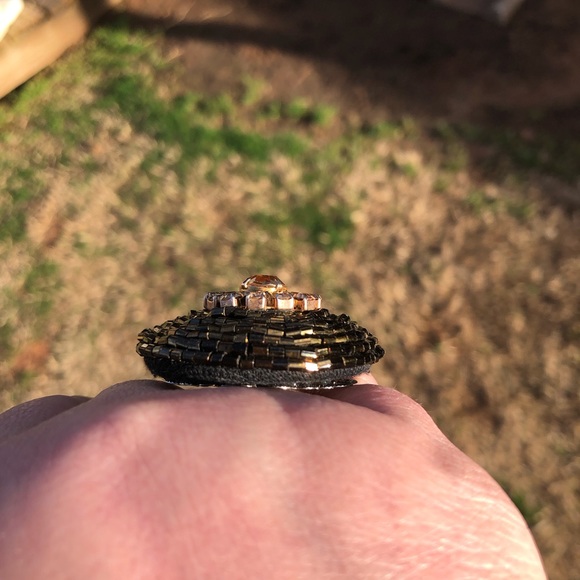 Hand crafted ring from a repurposed vintage earring - Picture 4 of 6
